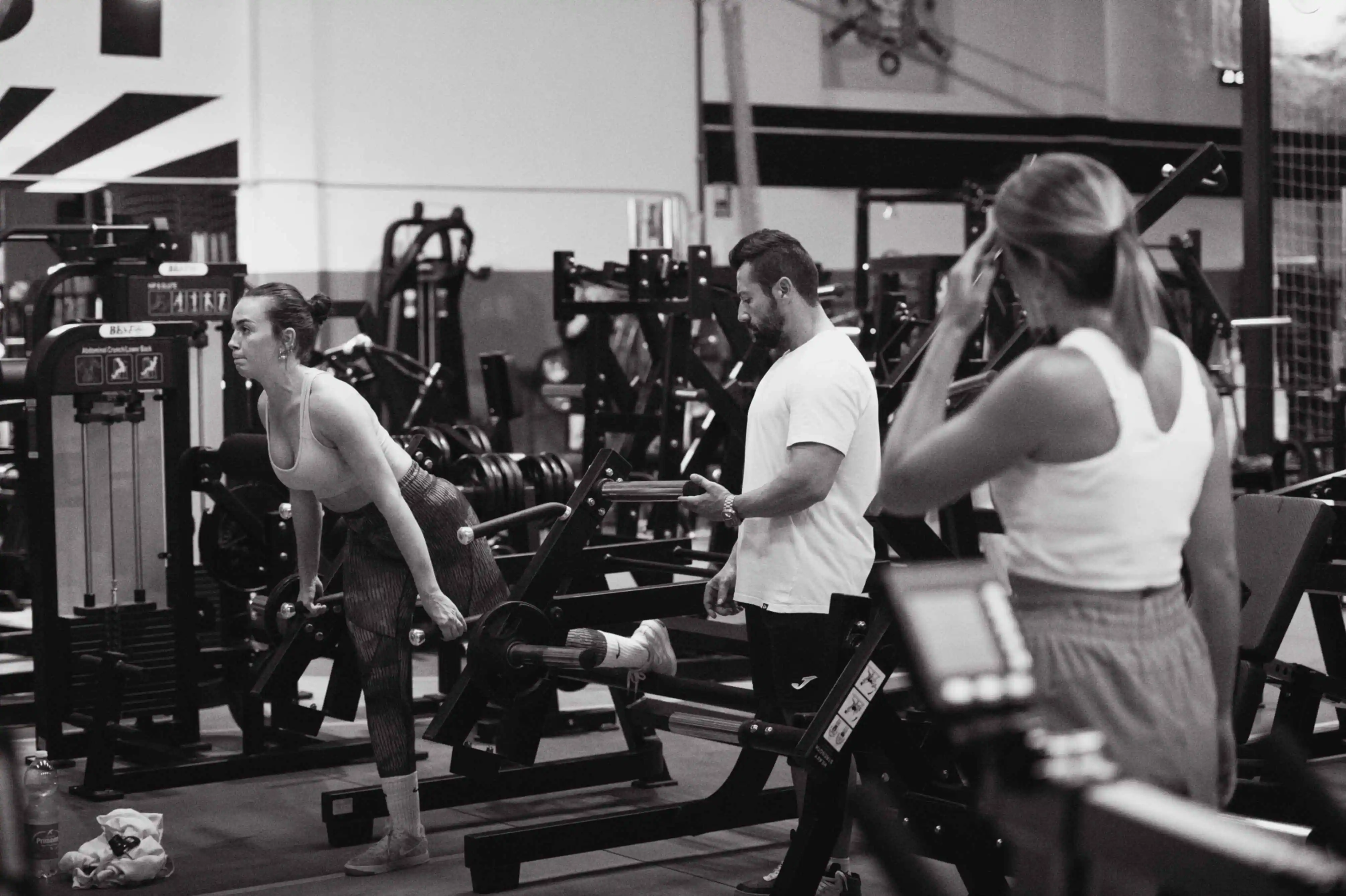 Pesas y máquinas, entrenamiento de fuerza